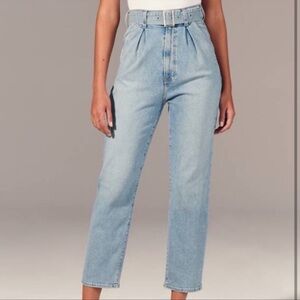 A&F Ultra High Rise Mom Jeans 25